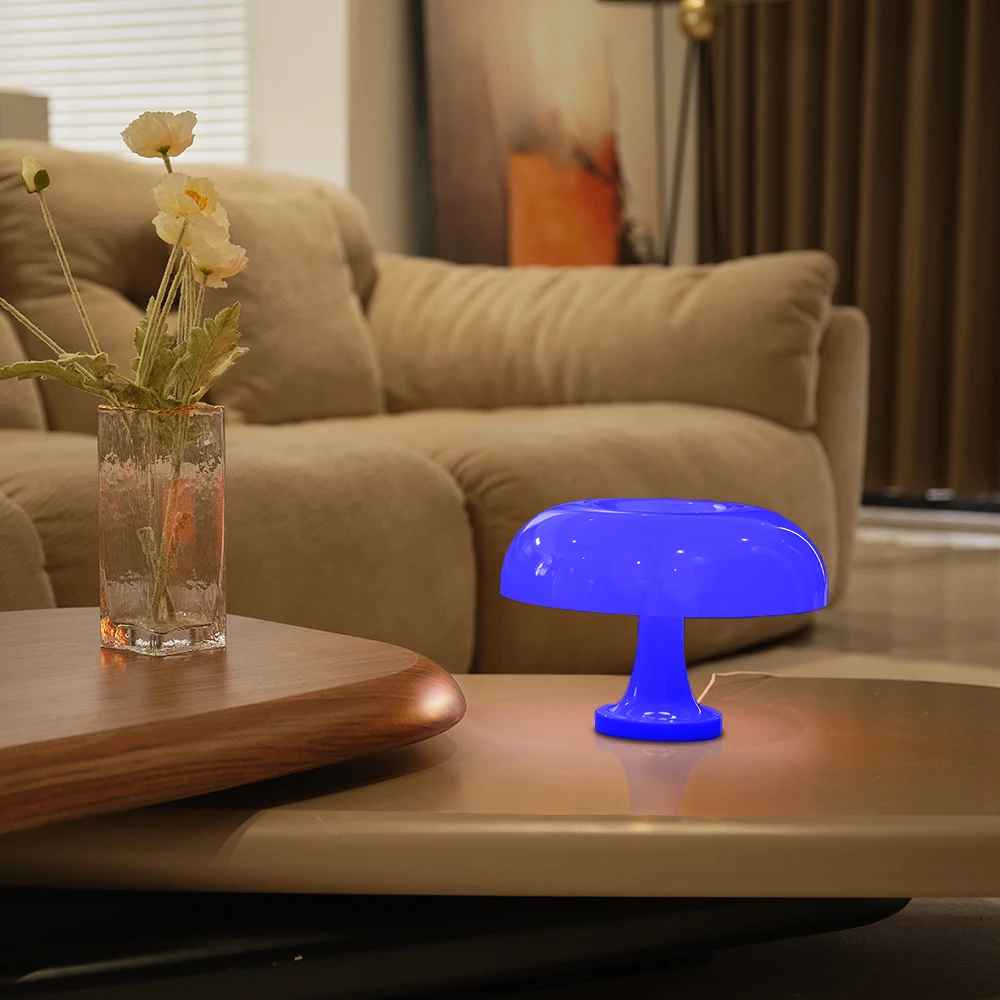 Lampe Champignon | Vintage de couleur bleue posée sur une table à café du Living-Room.