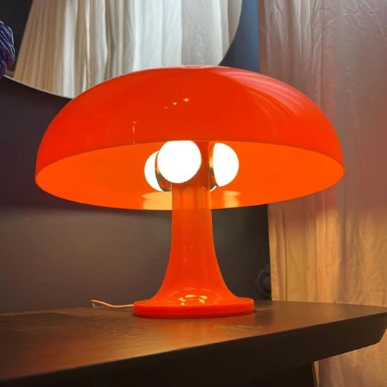Lampe Champignon | Vintage couleur Orange sur table de chevet vue sur les ampoules.