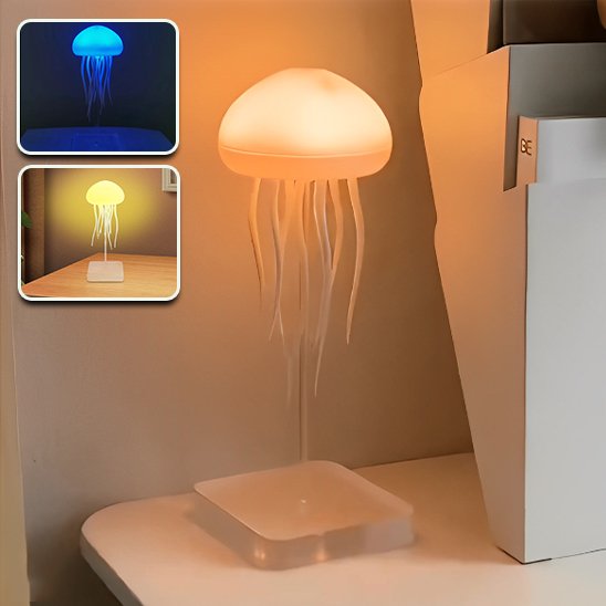 Lampe de table en forme de méduse avec base une base et sont bras translucide. Installée sur une table près d'un classeur mural. Deux encarts montrent la lampe dans des décors différents, soir à l'extérieur et dans un espace bureau.