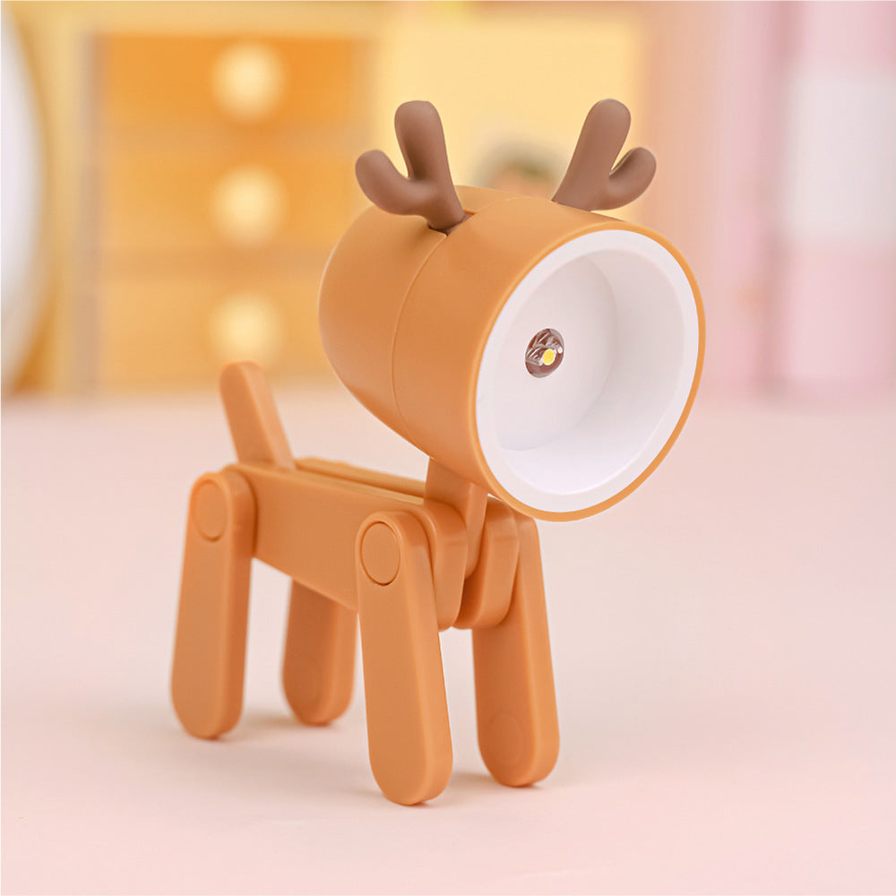 Lampe de bureau articulée en forme de reine de couleur orange avec abat-jour garni de bois de couleur brun. La figure est l'ampoule.