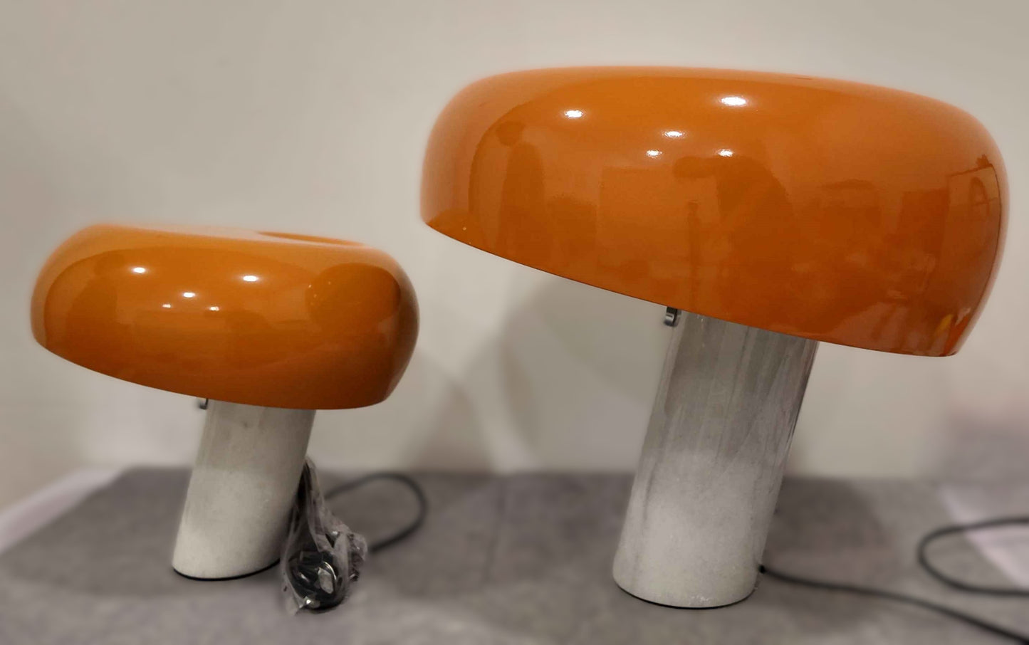 DUO de lampes champignon Design Marbré LED base blanche marbrée et abat-jour orange