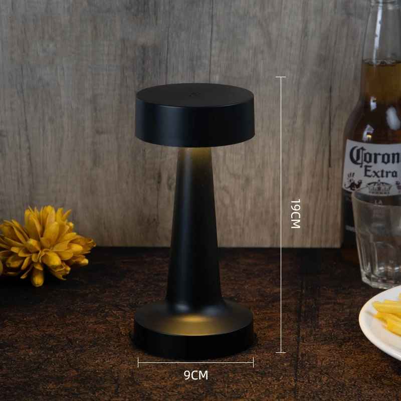 Image qui démontre les dimension de la Lampe de table | Design Minimaliste noire 19cm de haut par 9 cm de large
