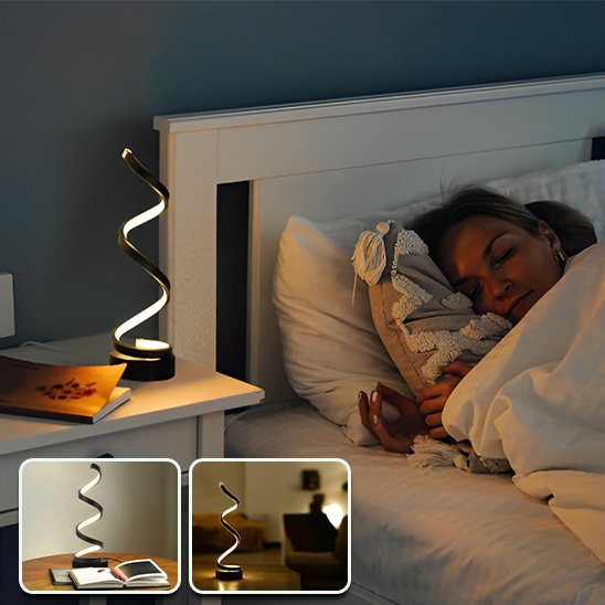 Une femme dort et la lampe LumiDesign en forme de spirale est sur sa table de chevet. Deux encarts montrent la lampe dans des décors différents, dont un living-room et s cuisiner une table de cuisine.