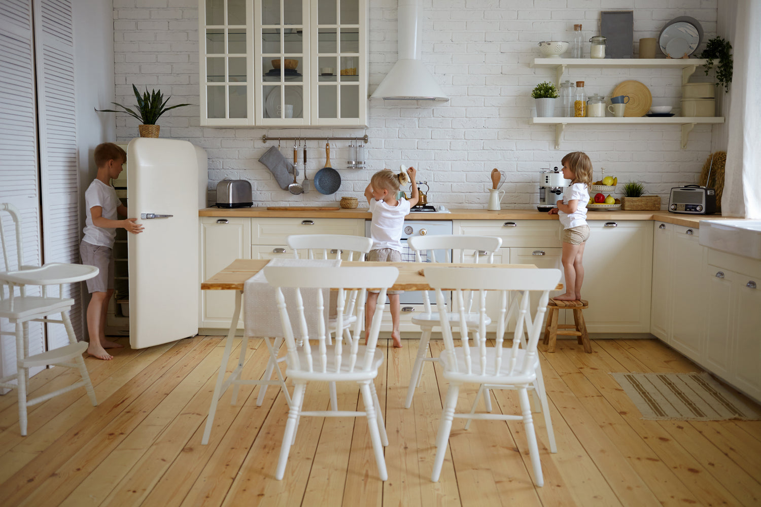 3 enfants qui font à manger