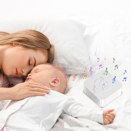 Une maman dort avec son bébé au son de la Veilleuse bruit blanc | SleepSoothe