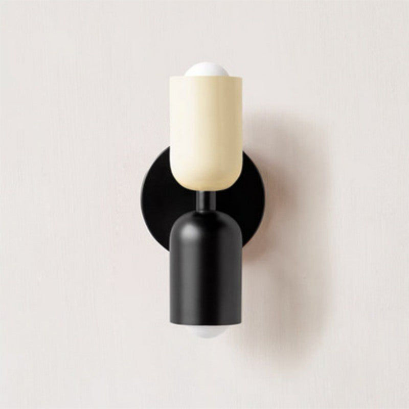Applique murale chambre | Design Ajustable l'abat-jour du haut est blanc, celui du bas est noir et le châssis noir.