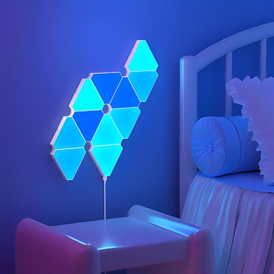 On voit 11 appliques murales interieur | Design Reuleaux installées au mur d'une chambre qui illuminent la pièces dans différentes teintes de bleues