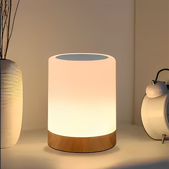 Lampe de chevet | Lumin sur table de chevet près d'un réveil-matin.