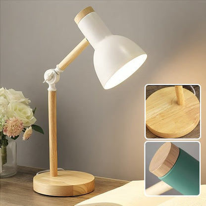 Lampe de chevet de couleur bois, avec un abat-jour blanc. L'articulation du bras est blanc et il y a une vis de serrage blanche, pour immobiliser l'inclinaison de la lampe. Deux encarts montre la base de couleur bois et le dessus de l'abat-jour couleur bois..