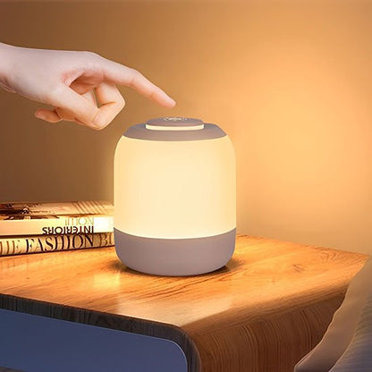 Lampe de chevet tactile | LumiTouch-Reactive posée sur une table à café