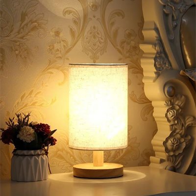 Lampe de table | Scandinave Bois Naturel pose sur une table de chevet