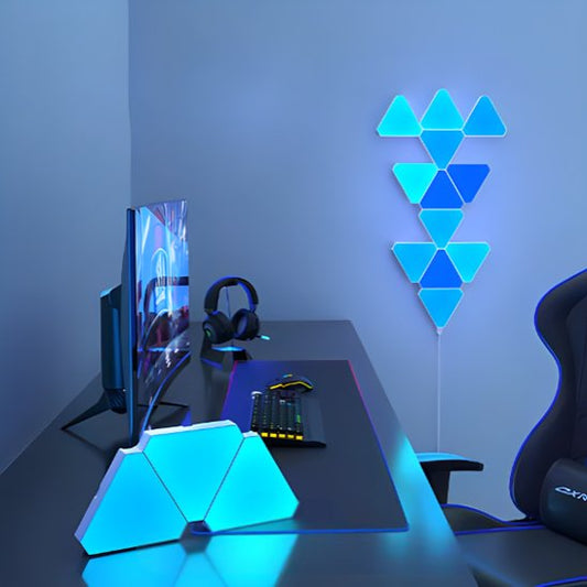 On voit 12 appliques murales interieur | Design Reuleaux installées au mur d'un espace bureau qui illuminent la pièces avec différente teintes de bleues