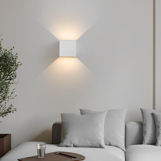 l'applique murale | Élégance installée sur le mur du living-room