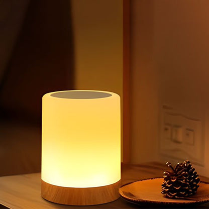Lampe de chevet | Lumina posée sur la table de cuisine